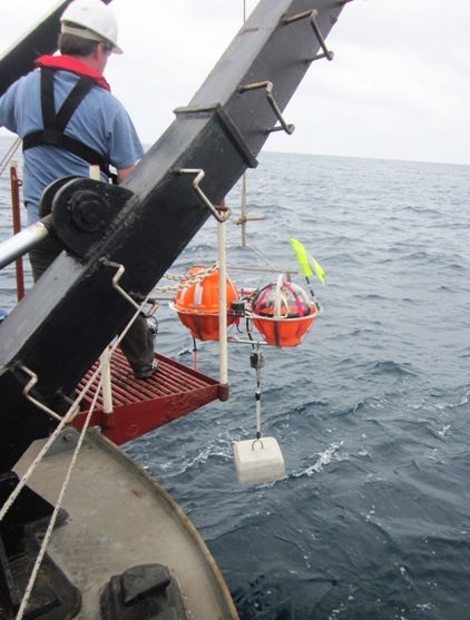 Técnicos del Inocar e IRD efectuaron mantenimiento de sismómetros en Manta a bordo del BAE Orión Técnicos del Inocar e IRD efectuaron mantenimiento de sismómetros en Manta a bordo del BAE Orión