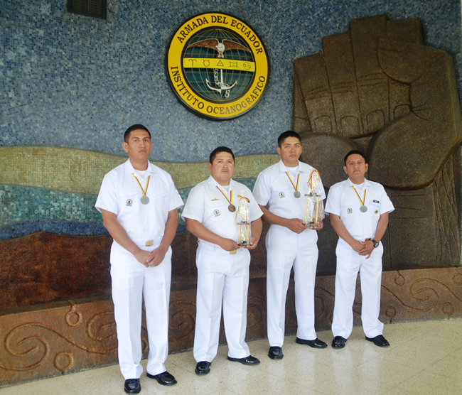 Tripulantes del Instituto Oceanográfico de la Armada recibieron reconocimientos en curso intercontinental de escoltas Tripulantes del Instituto Oceanográfico de la Armada recibieron reconocimientos en curso intercontinental de escoltas