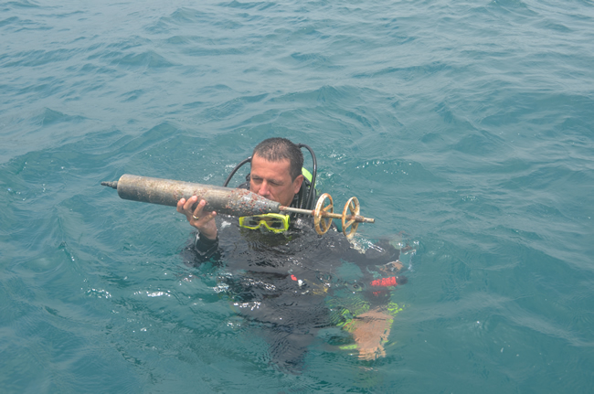 Técnicos del Instituto Oceanográfico de la Armada realizan caracterización oceanográfica en Manabí Técnicos del Instituto Oceanográfico de la Armada realizan caracterización oceanográfica en Manabí
