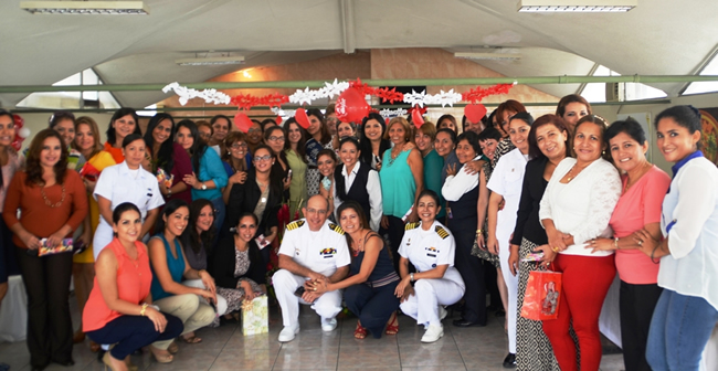 Madres del Instituto Oceanográfico de la Armada recibieron homenaje por su día Madres del Instituto Oceanográfico de la Armada recibieron homenaje por su día