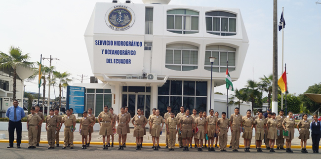 Alumnos de la Escuela Armada Nacional visitaron el Inocar