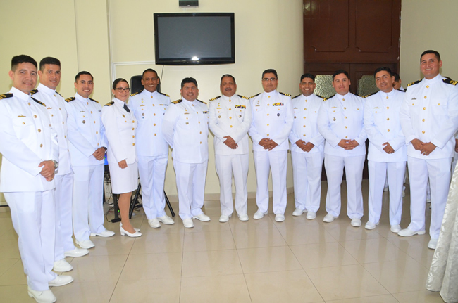 Ascenso de señores oficiales y tripulantes del Instituto Oceanográfico de la Armada Ascenso de señores oficiales y tripulantes del Instituto Oceanográfico de la Armada