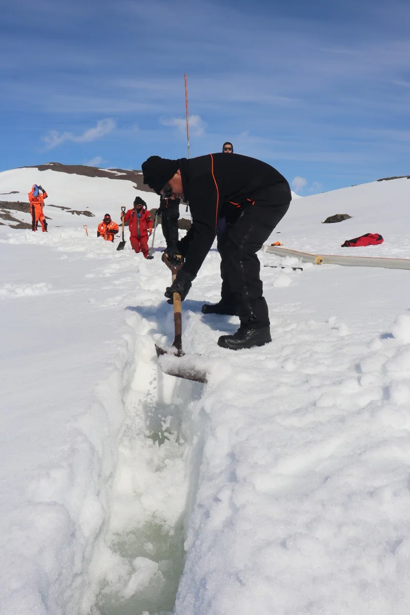 Captación de agua dulce en la XXIX Expedición Antártica Ecuatoriana Captación de agua dulce en la XXIX Expedición Antártica Ecuatoriana