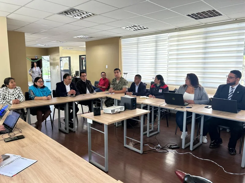 Encuentro entre el CES, la Universidad Estatal de Bolívar y el INOCAR proyecta nuevas iniciativas de cooperación Encuentro entre el CES, la Universidad Estatal de Bolívar y el INOCAR proyecta nuevas iniciativas de cooperación
